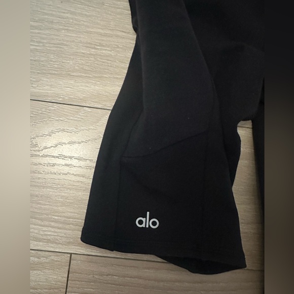 ALO Yoga Black Leggings - Picture 3 of 4